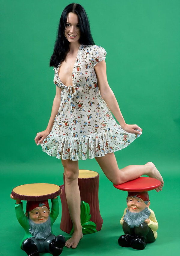 Дина, 23